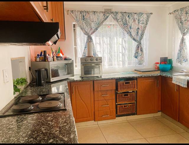 3 BEDROOM HOUSE FOR SALE IN BLUFF